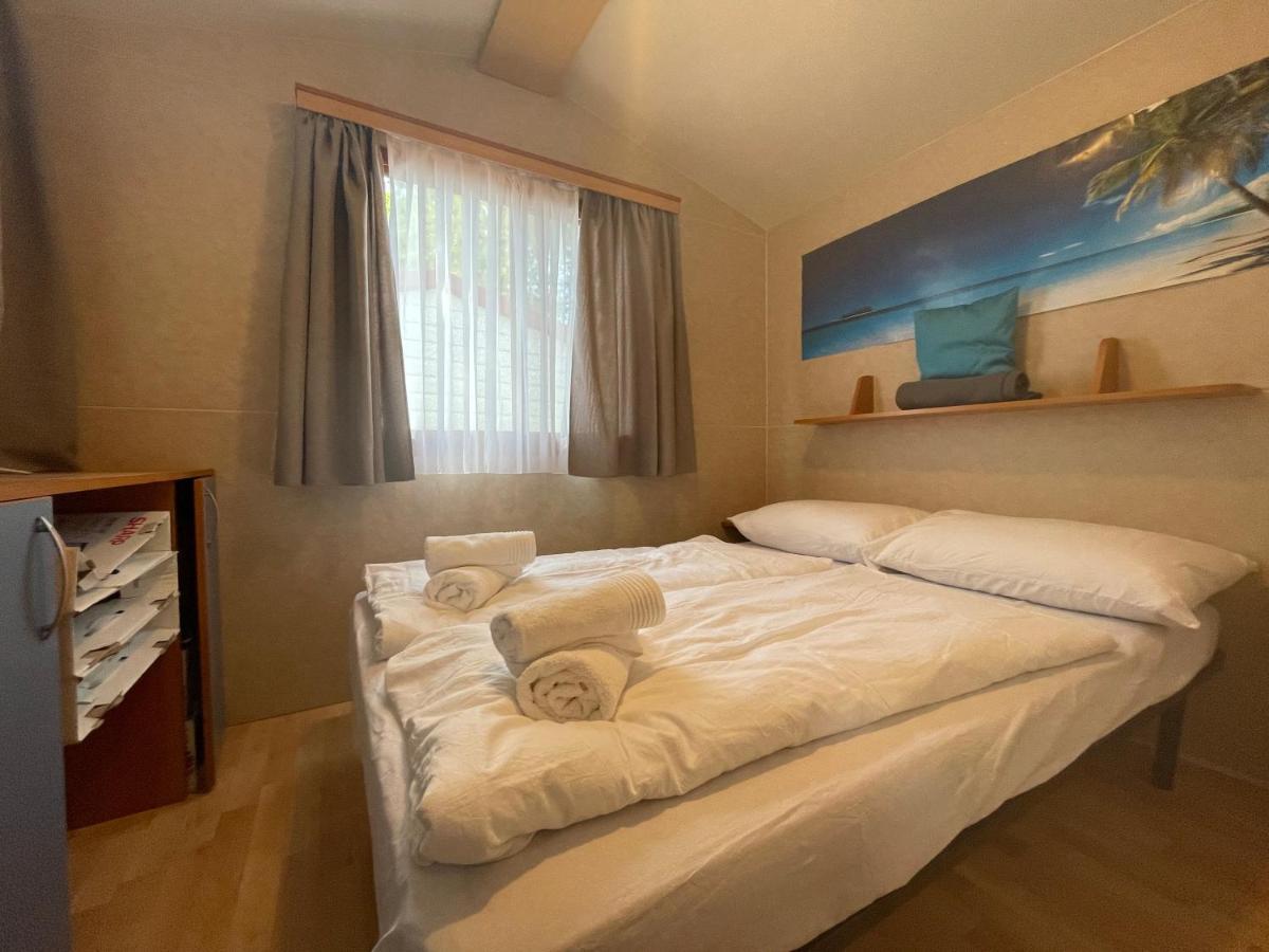 Dalmacia Mobile Homes And Caravans At The Beach Privlaka  Bagian luar foto