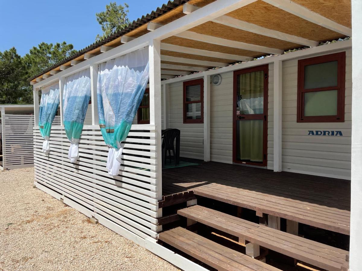 Dalmacia Mobile Homes And Caravans At The Beach Privlaka  Bagian luar foto