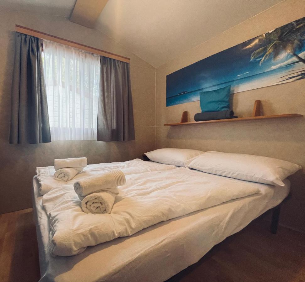Dalmacia Mobile Homes And Caravans At The Beach Privlaka  Bagian luar foto