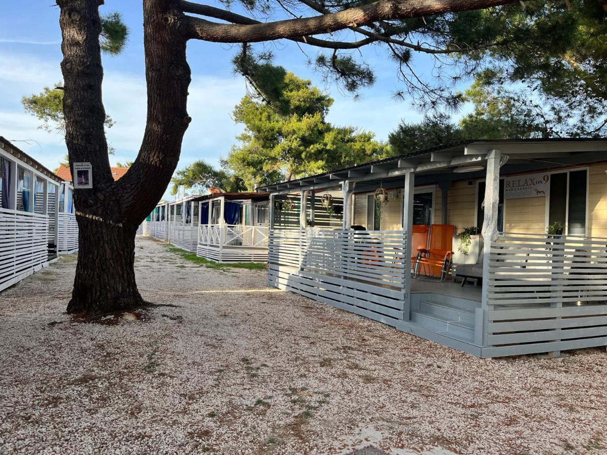 Dalmacia Mobile Homes And Caravans At The Beach Privlaka  Bagian luar foto