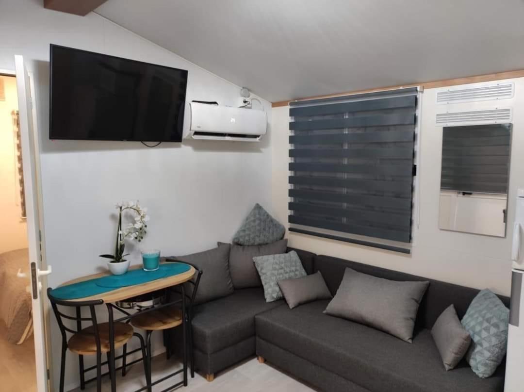 Dalmacia Mobile Homes And Caravans At The Beach Privlaka  Bagian luar foto
