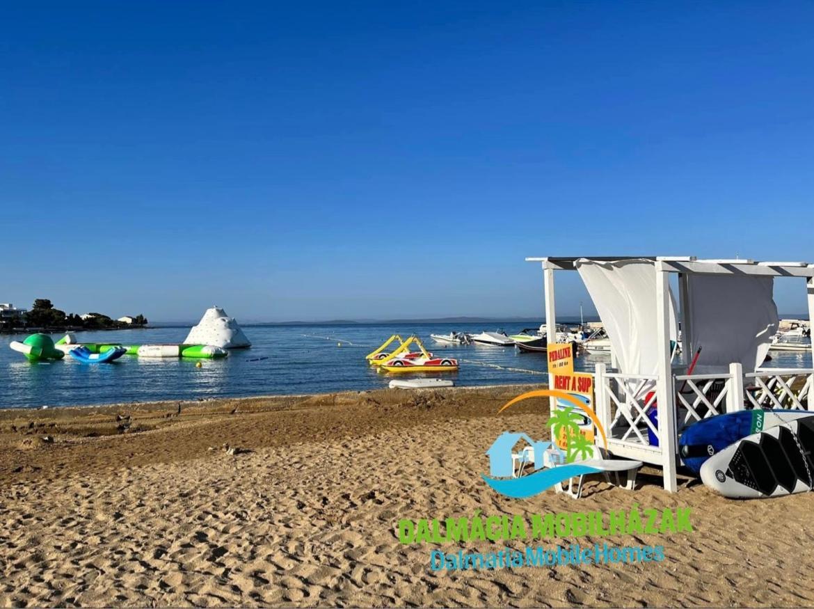 Dalmacia Mobile Homes And Caravans At The Beach Privlaka  Bagian luar foto